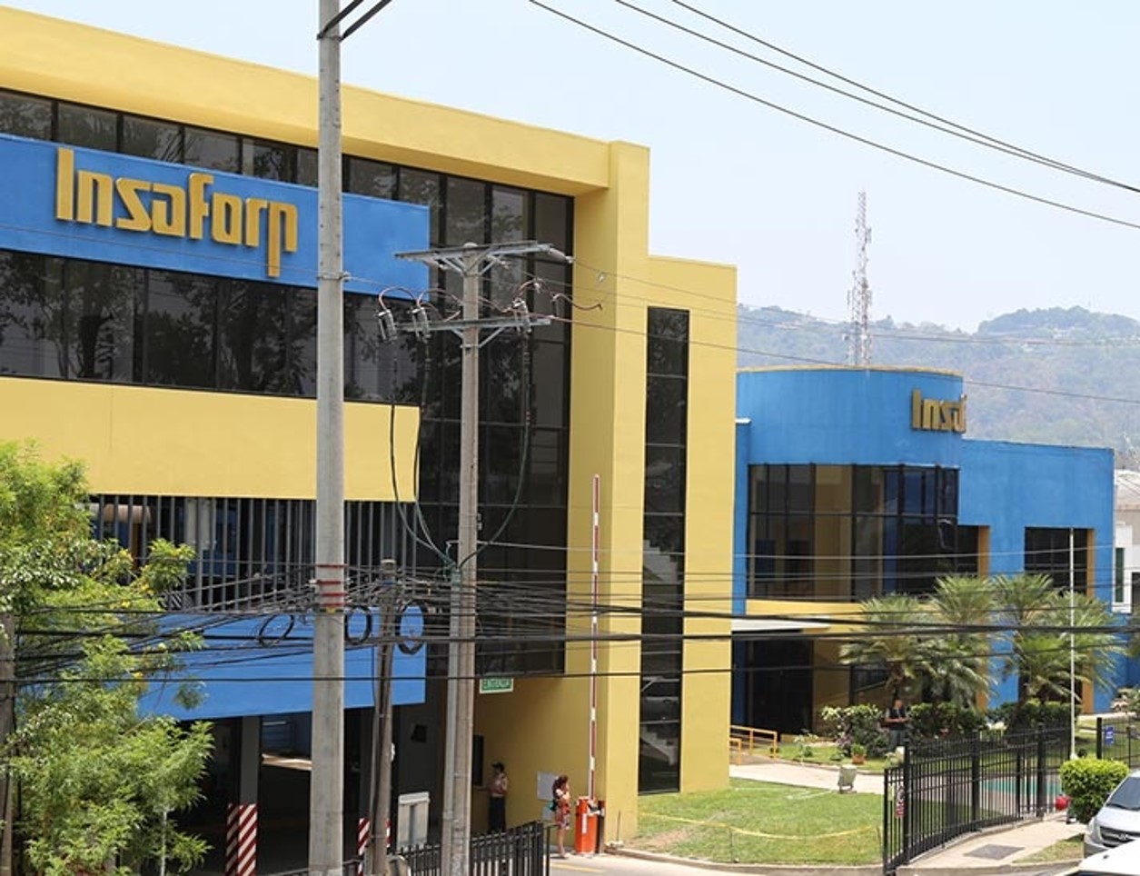 Imagen de la Construcción de Estacionamiento y Oficinas Administrativas INSAFORP